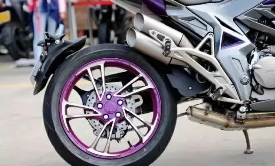 摩托車碟剎好，還是鼓剎好呢？
