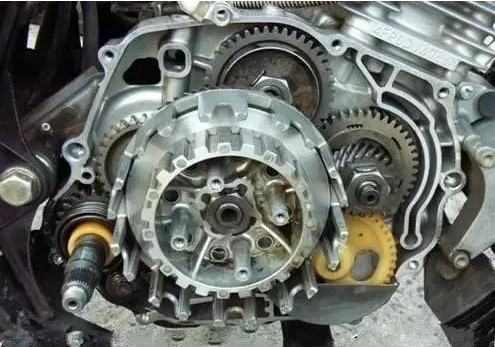 新摩托車經(jīng)常半離合多久換摩擦片？(下)